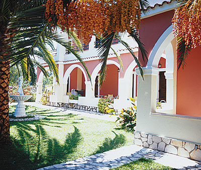 Theodoros & Fiona Aparthotel